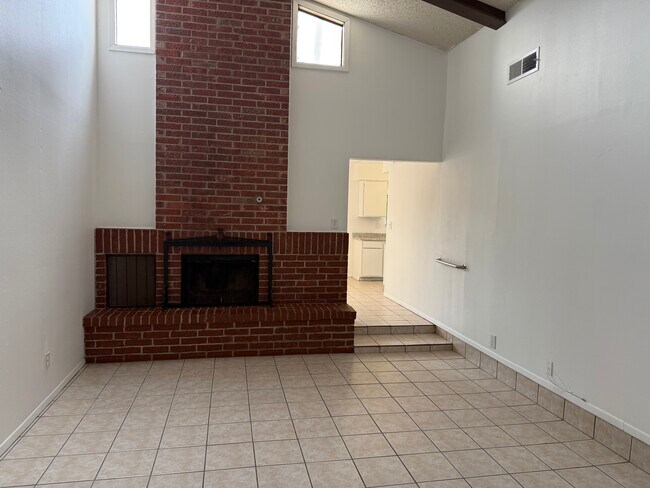3512 E Glen Dr, Unit A in El Paso, TX - Building Photo - Building Photo