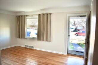 9924 Woodring St in Livonia, MI - Building Photo - Building Photo