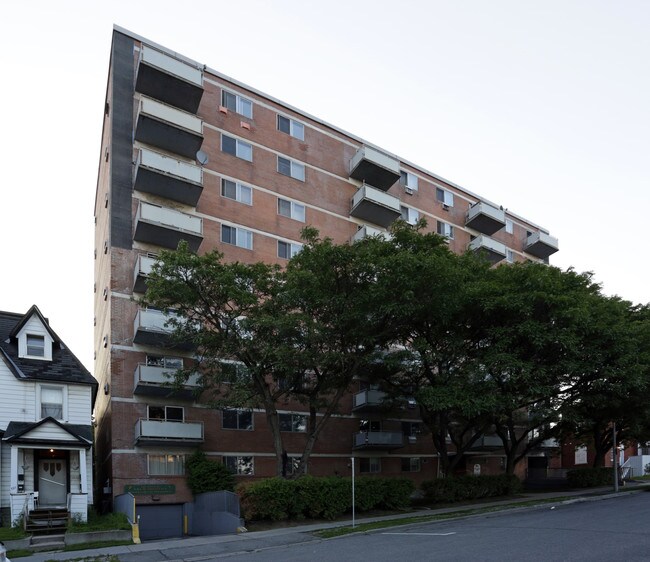 Augusta Apartments in Ottawa, ON - Building Photo - Building Photo