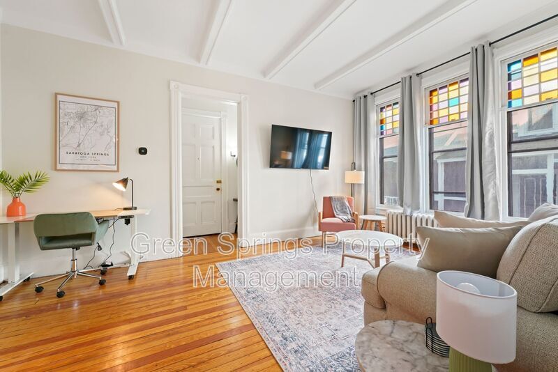 101 Union Ave in Saratoga Springs, NY - Building Photo