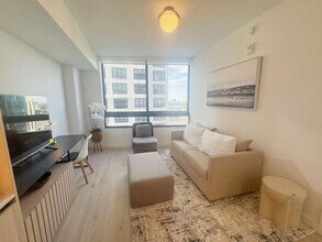 225 N Miami Ave in Miami, FL - Building Photo - Building Photo