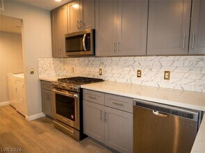 2816 Briar Knoll Dr in Henderson, NV - Building Photo - Building Photo