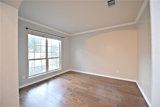 12101 Lake Stone Dr in Austin, TX - Building Photo - Building Photo