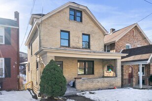 111 Kaplan Ave in Brentwood, PA - Building Photo