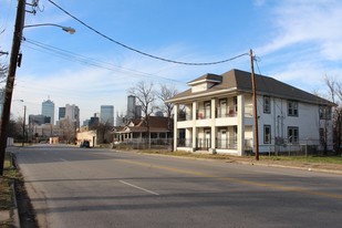 The Cedars in Dallas, TX - Building Photo
