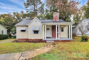 2504 Morton St in Charlotte, NC - Building Photo