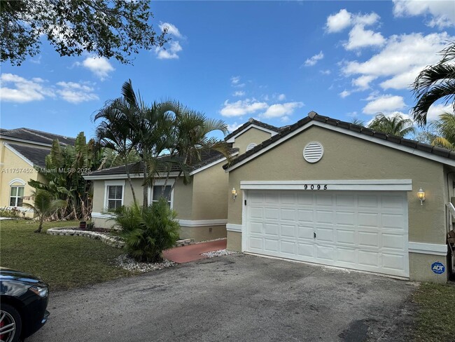 9095 SW 20th St in Miramar, FL - Foto de edificio - Building Photo