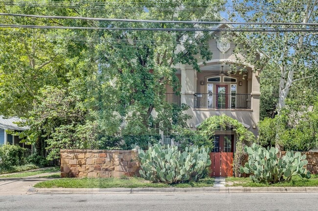 property at 404 W Monroe St