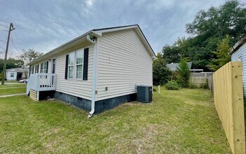 1202 S 8th St in Wilmington, NC - Foto de edificio - Building Photo