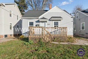 2022 Balkan Pl in Toledo, OH - Building Photo