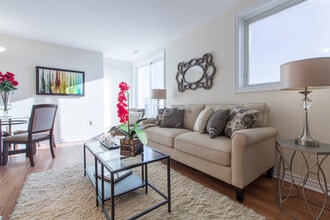 Phoenix Apartments in Ottawa, ON - Building Photo - Building Photo