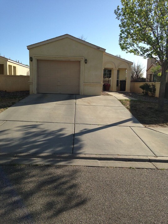 1129 Sand Dune Rd NE in Rio Rancho, NM - Building Photo