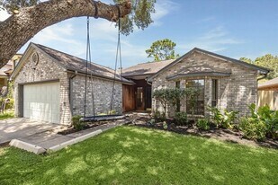 16330 Leamington Ln in Houston, TX - Building Photo