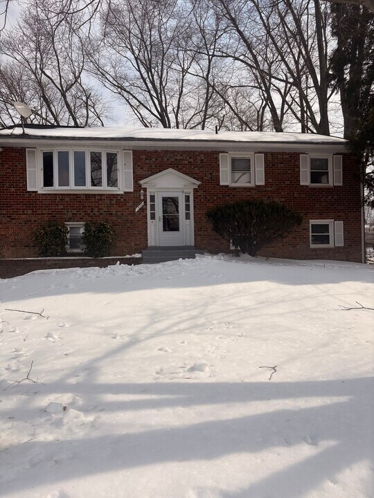 910 Logwood Rd in Capitol Heights, MD - Foto de edificio