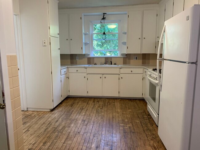 49 Prospect St, Unit Lower in Fredonia, NY - Foto de edificio - Building Photo