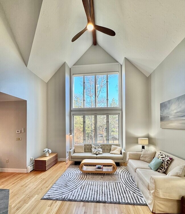 11 High Meadow Ln in Oak Bluffs, MA - Building Photo - Building Photo