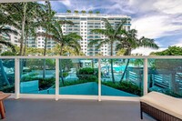 2469 Collins Ave, Unit 415 in Miami Beach, FL - Building Photo - Building Photo