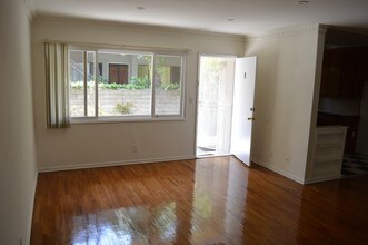 140 N Hayworth Ave in Los Angeles, CA - Building Photo - Interior Photo