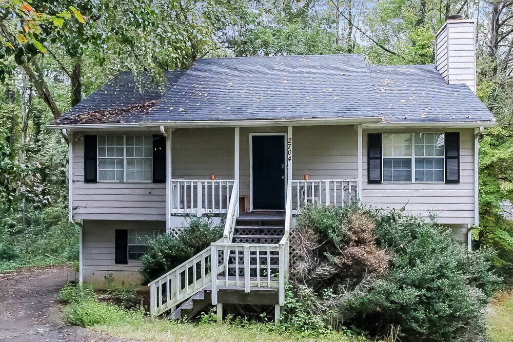 2704 Laurel View Dr in Snellville, GA - Foto de edificio