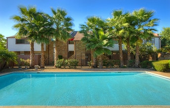 Villa Marina Apartments in Galveston, TX - Building Photo - Building Photo