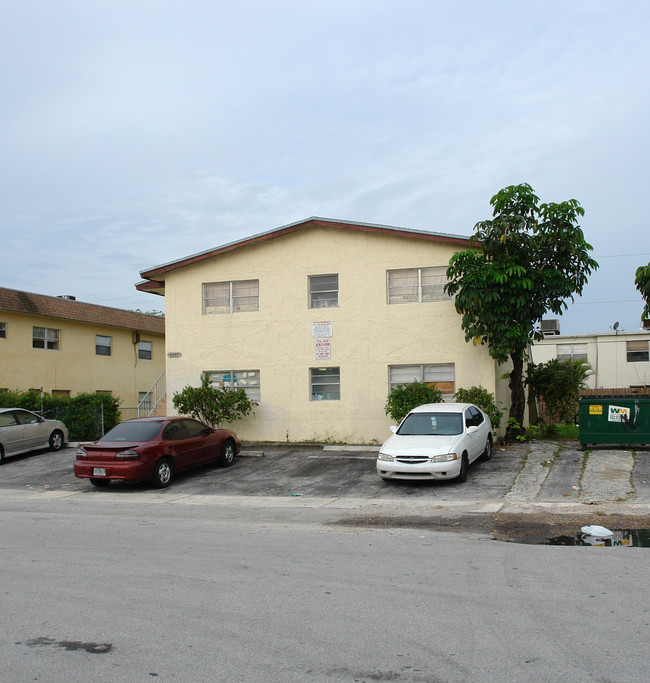 3801 SW 60th Ave in Fort Lauderdale, FL - Building Photo - Building Photo