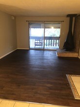 6142 Knoll Wick Rd, Unit 203 in Willowbrook, IL - Building Photo - Building Photo