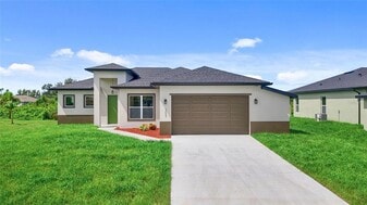 13639 Begonia Cir in Port Charlotte, FL - Building Photo