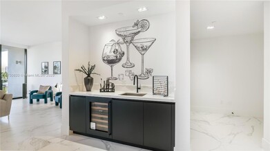160 Isle of Venice Dr, Unit 402 in Fort Lauderdale, FL - Foto de edificio - Building Photo