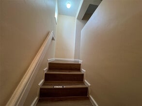 2431 NW 56th Ave in Lauderhill, FL - Foto de edificio - Building Photo