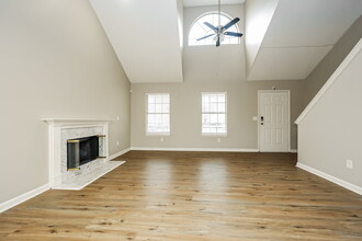 108 Cedar Bend Ct in La Vergne, TN - Foto de edificio - Building Photo