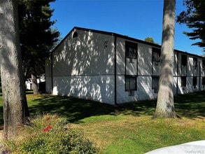 77 Richmond Blvd in Ronkonkoma, NY - Building Photo - Building Photo