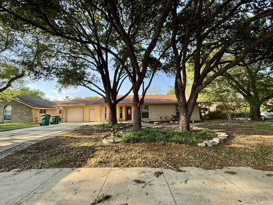 130 Creekside Dr in Boerne, TX - Building Photo