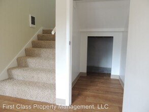 8500 SW Canyon Dr-Unit -UNIT 3 in Portland, OR - Building Photo - Building Photo