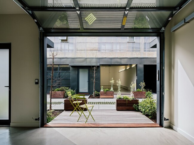 6066 Adeline St in Oakland, CA - Building Photo - Building Photo