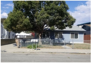 245 E Barnett St in Ventura, CA - Building Photo