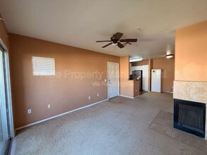 1295 N Ash St in Gilbert, AZ - Foto de edificio - Building Photo