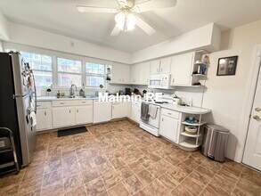 920 E 4th St, Unit 1 in Boston, MA - Foto de edificio - Building Photo