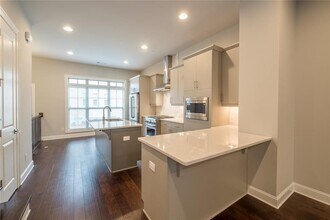 4216 Deming Cir, Unit 423 in Sandy Springs, GA - Building Photo - Building Photo