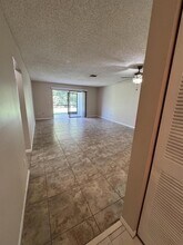 1403 Lakeview Dr E in Royal Palm Beach, FL - Building Photo - Building Photo