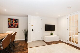 8643 R. Saint-Denis in Montréal, QC - Building Photo - Building Photo