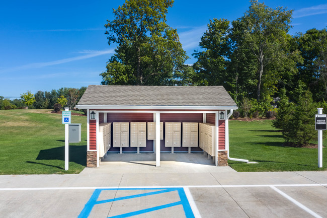 Redwood Delta Township in Lansing, MI - Foto de edificio - Building Photo