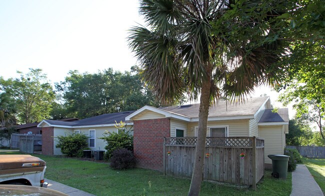 8340 Country Walk Dr in Pensacola, FL - Building Photo - Building Photo