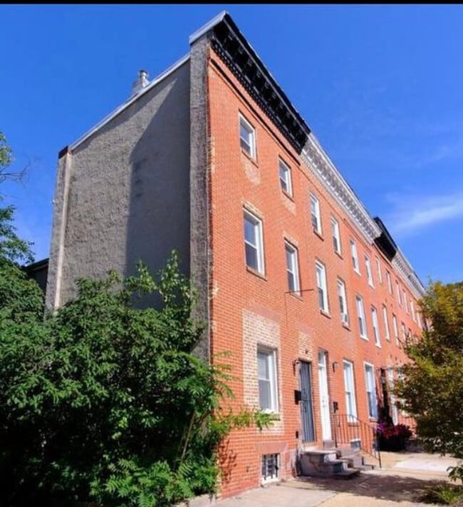 property at 2028 E Fayette St