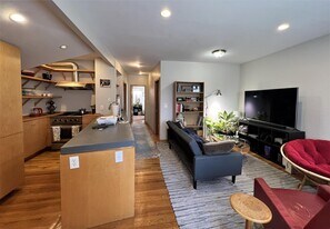 136 Columbia St, Unit 1 in Cambridge, MA - Building Photo