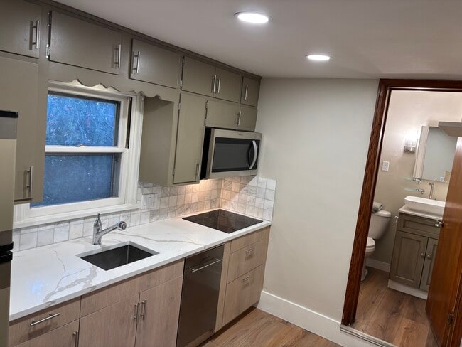 property at 548 N 8th Ave