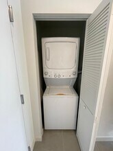 242 NW 32nd St, Unit A1 in Miami, FL - Building Photo - Building Photo