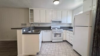 18530 Hatteras St, Unit 330 in Tarzana, CA - Building Photo