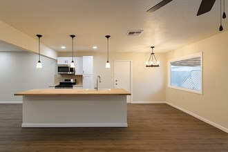 12426 Magnifico St in San Antonio, TX - Building Photo - Building Photo