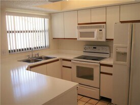 13717 Yarmouth Dr in Wellington, FL - Building Photo