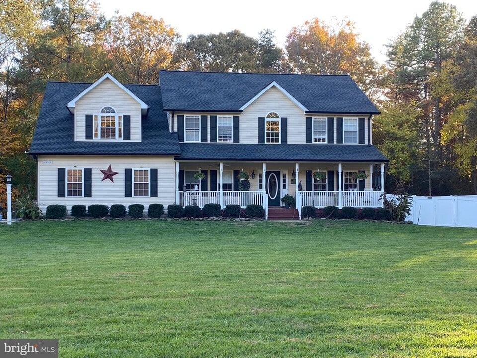 23063 Pembrook Dr in Hollywood, MD - Building Photo